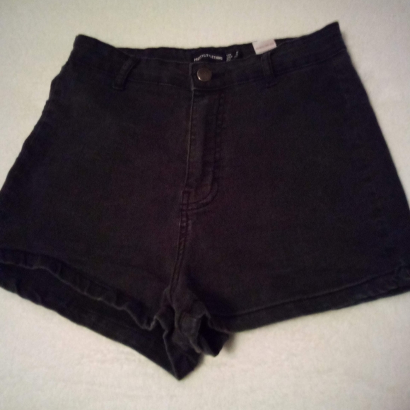 GIFT 🏷️Pretty little thing Black high waisted disco inspired shorts - Picture 5 of 9